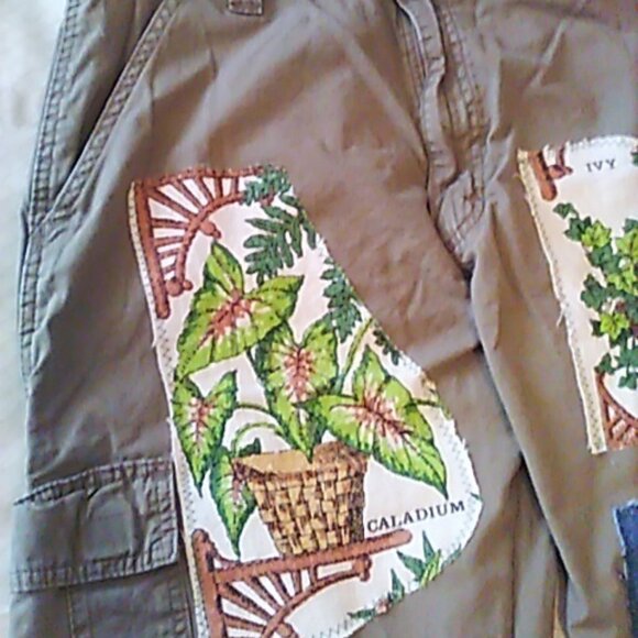 Plant Lover Upcycled Wrangler Cargo Pants 32 x 34 Khaki Patches Unisex Baggy - Picture 9 of 12